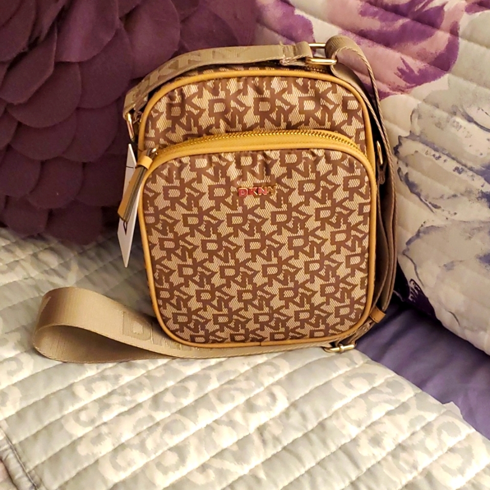 NWT DKNY GIGI  flight ✈️ bag brown and tan